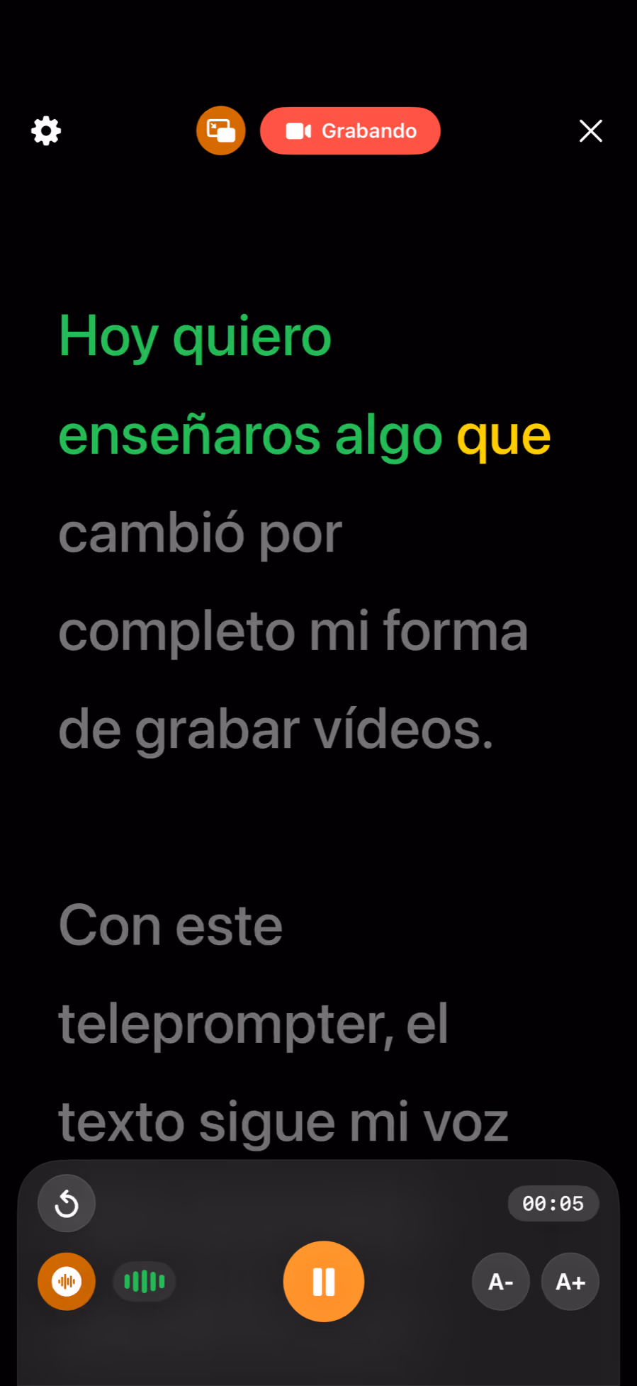 El teleprompter durante una grabación: las palabras ya leídas se ponen en verde y la palabra actual se resalta
